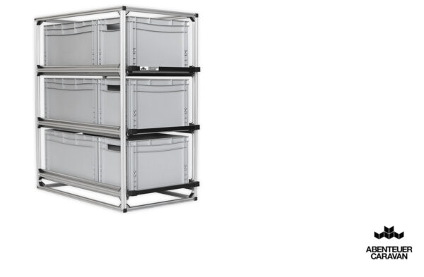 Auszugssystem Heckgarage Wohnmobil: Maßgefertigtes Regalsystem mit Einhandverriegelung und grauen Euroboxen.