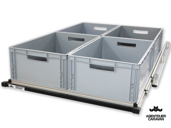 Auszugssystem Doppelboden: Maßgefertigtes Regalsystem mit Einhandverriegelung und grauen Euroboxen.
