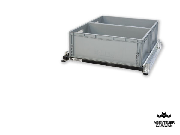 WohnmobilRegalsystem-600x800-1 Auszugssystem Kastenwagen: Maßgefertigtes Regalsystem mit Einhandverriegelung und grauen Euroboxen.
