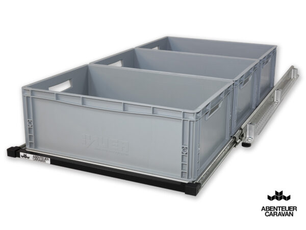 WohnmobilRegalsysteme-600x1200-2-2 Auszugssystem Kastenwagen: Maßgefertigtes Regalsystem mit Einhandverriegelung und grauen Euroboxen.