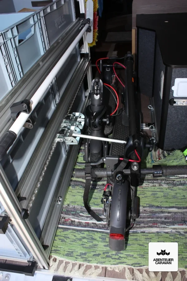 e-scooter-halter-fuer-airline-zurrschiene~2-2 E-Scooter Halter für Airline-Zurrschiene