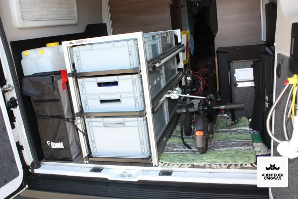 E-Scooter Halter für Airline-Zurrschiene